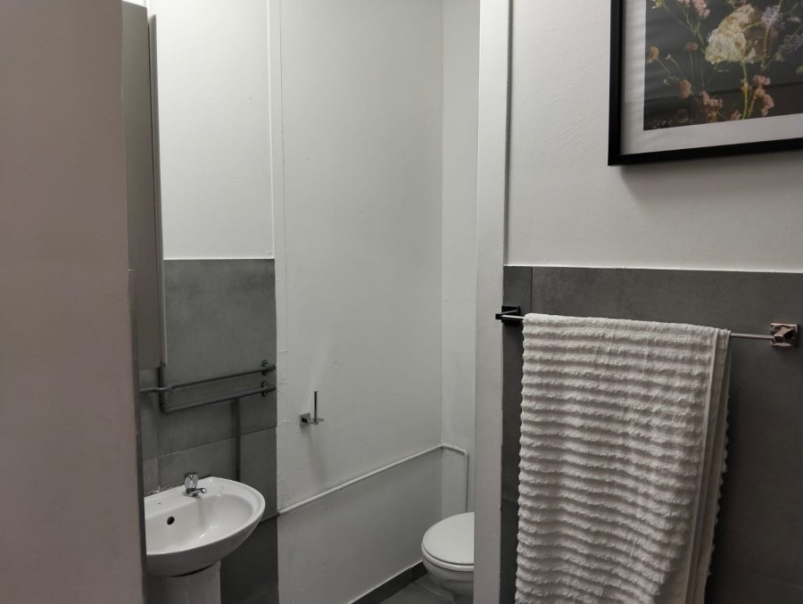 8 Bedroom Property for Sale in Southernwood Eastern Cape